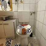 Zentrales Und Gemuetliches In Mit Balkon,badewanne Und Parkplatz Appartamento