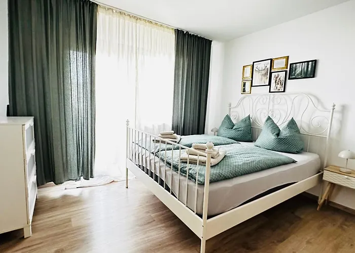 アパート Zentrales Und Gemuetliches In Mit Balkon,badewanne Und Parkplatz *